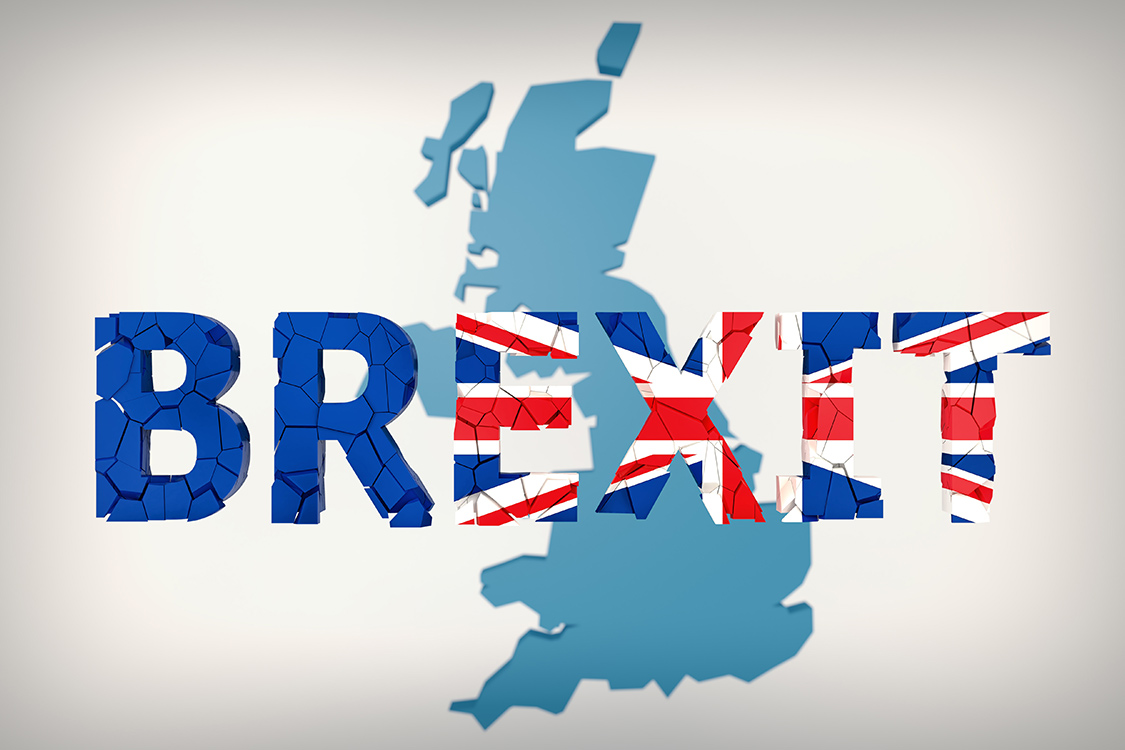 Umrisse von England und darüber steht Brexit in der Englischen Flagge