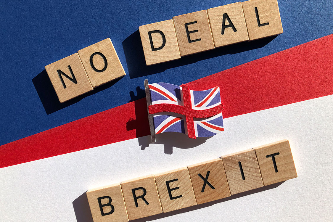No Deal Brexit schirftzug mit England Flagge in der mitte